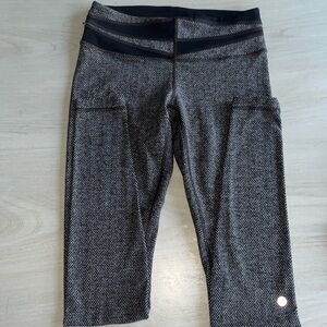LULULEMON Tweed Print, Size 6, Like New, 30” Inseam.